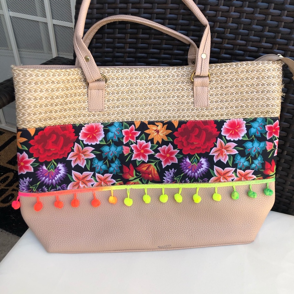 Wicker and floral, pink color shoulder tote